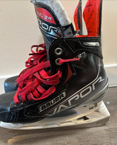 2021 Bauer Vapor X3.7 Hockey Skates Regular Width Size 6 (Used)