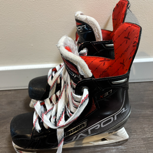 2021 Bauer Vapor X3.7 Hockey Skates Regular Width 5 (Used)
