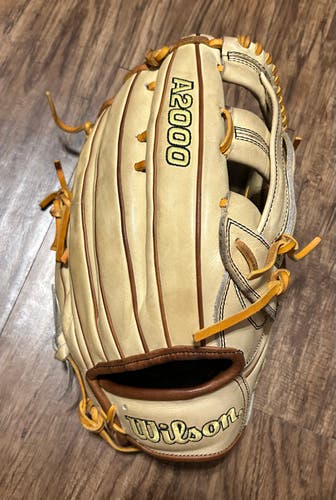 Outfield RH Wilson A2000 Baseball Glove 12.75" (Used)