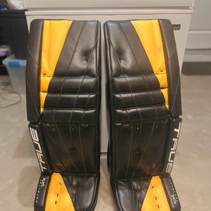 35"  True Catalyst 7X3 Goalie Leg Pads (Used)