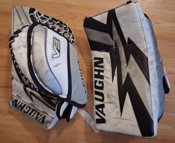 Vaughn Velocity V9 Regular Pro Stock hockey goalie gloves set (Used)