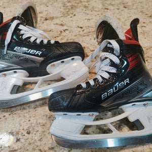 Bauer Vapor X5 Pro Hockey Skates Regular Width Pro Stock Size 1.5 (Used)