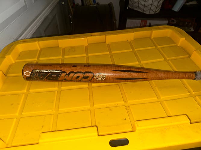 2011 Combat Derby Girl Women's Composite Bat (-10) 23 oz 33" (Used)
