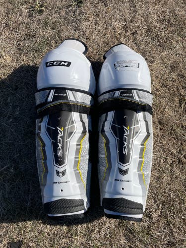 Junior CCM Tacks 4052 Shin Pads 13" (Used)