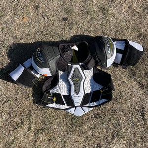 Medium Senior CCM Tacks Pro Shoulder Pads (Used)