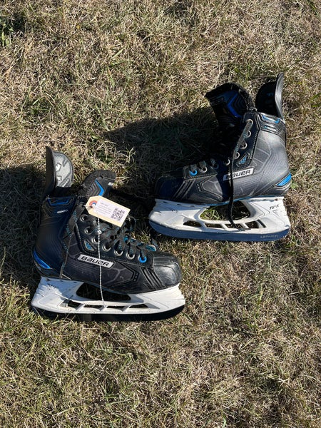 Junior Bauer Nexus N8000 Hockey Skates Regular Width Size 5.5 (Used)