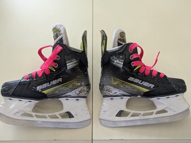 Bauer Vapor X4 Hockey Skates Wide EE Size 1 Junior (Used)