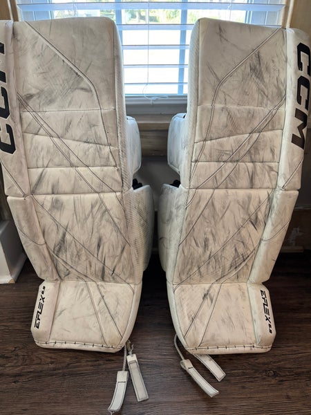 32" 2024 CCM Extreme Flex E6.9 Goalie Leg Pads (Used)