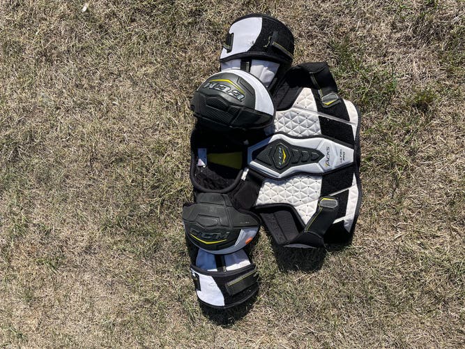 Large Senior CCM Ultra Tacks Pro Shoulder Pads (Used)