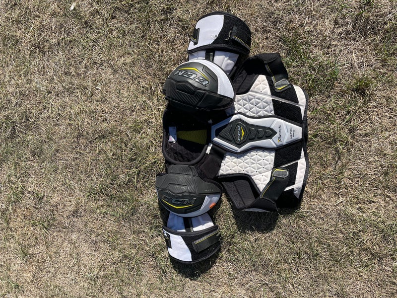 Large Senior CCM Ultra Tacks Pro Shoulder Pads (Used)