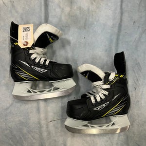 Youth CCM Tacks 2092 Hockey Skates Regular Width 8 (Used)