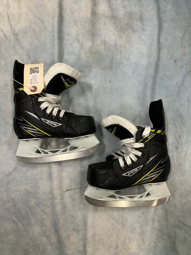 Youth CCM Tacks 2092 Hockey Skates Regular Width 8 (Used)