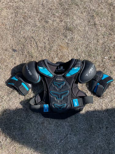 Small Senior True XC9 Shoulder Pads (Used)