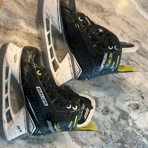 Bauer Supreme S35 Hockey Skates Size 4 (Used)