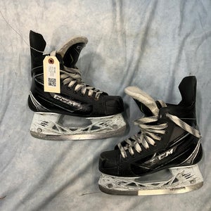 Junior CCM RibCor 74K Hockey Skates Regular Width Size 2.5 (Used)