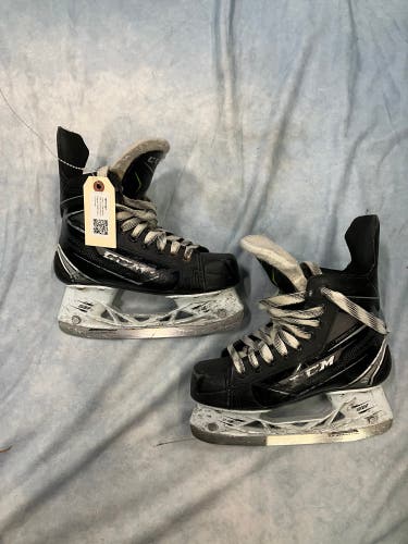 Junior CCM RibCor 74K Hockey Skates Regular Width Size 2.5 (Used)