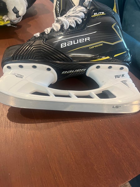 2024 Bauer S22 Supreme Elite (SMU) Hockey Skates Extra Wide Width Size 5.5 (Used)