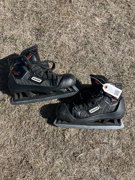 Intermediate Bauer Reactor 5000 Hockey Goalie Skates Narrow Width Size 5 (Used)