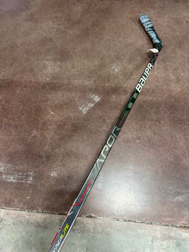Senior Bauer Vapor Hyperlite Hockey Stick Left Hand P92M (Used)