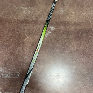 Junior Bauer Vapor Hyperlite 2 Hockey Stick Right Handed P92 (Used)