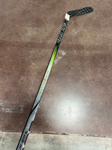 Junior Bauer Vapor Hyperlite 2 Hockey Stick Right Handed P92 (Used)