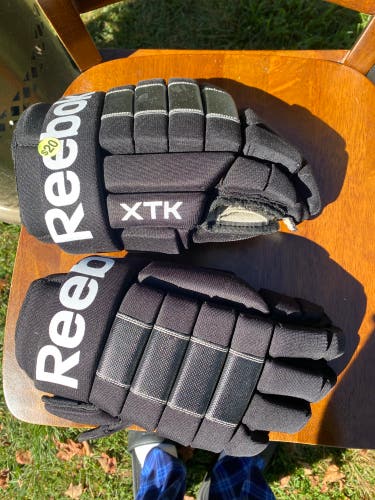 Reebok XTK Gloves 14" (Used)
