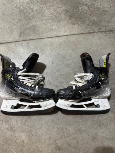 2024 Bauer Vapor Hyperlite 2 Hockey Skates Regular Width 7.5 (Used)