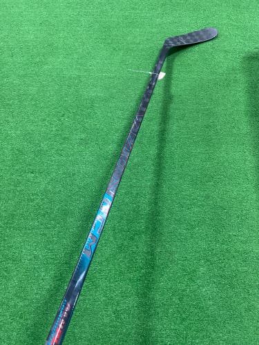 Intermediate CCM Vizion Hockey Stick Right Handed P28+1/4 (Used)