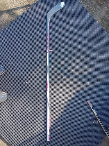 Senior Bauer Twitch Right Handed Hockey Stick P28 (New)