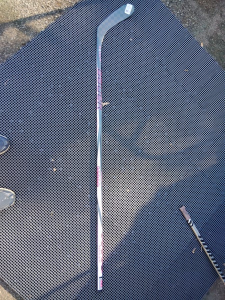 Senior Bauer Twitch Right Handed Hockey Stick P28 (New)