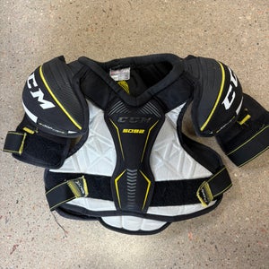 Small Junior CCM Tacks 5092 Shoulder Pads (Used)