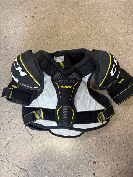 Small Junior CCM Tacks 5092 Shoulder Pads (Used)