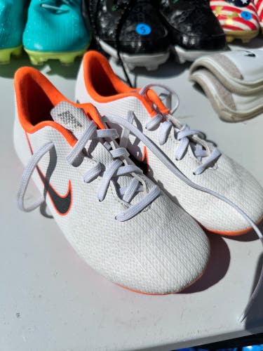 White Unisex 12K (Little Kids) Nike Mercurial Vapor Cleats (Used)