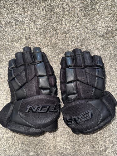 Easton Synergy Gloves 15" (Used)