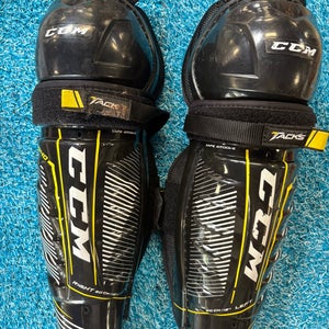 Junior CCM Tacks 9040 Shin Pads 12" (Used)