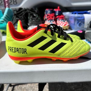 Unisex 1Y (Big Kids / Youth) Adidas Cleats (Used)