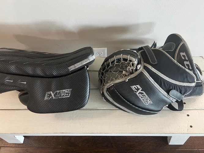 CCM Extreme Flex 4 Regular Pro Stock glove and blocker set