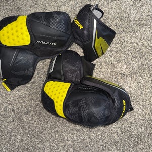Intermediate Large Bauer Supreme Ultrasonic Elbow Pads (Used)