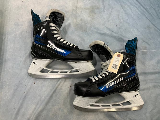 Senior Bauer X Hockey Skates Regular Width 9 (Used)