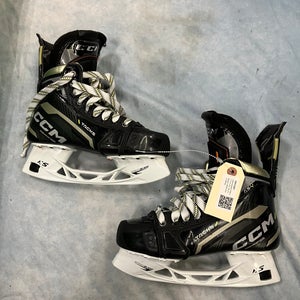 Intermediate CCM AS-V Hockey Skates Regular Width Size 5.5 (New)
