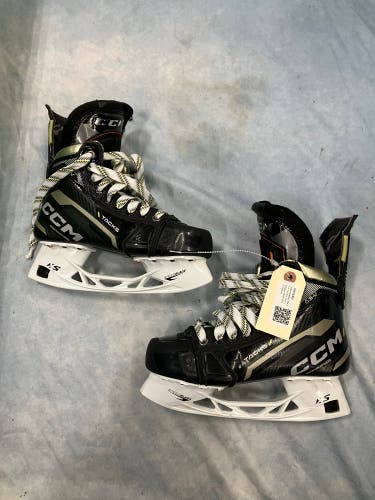 Intermediate CCM AS-V Hockey Skates Regular Width Size 5.5 (New)