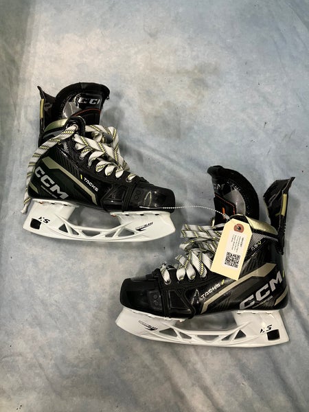 Intermediate CCM AS-V Hockey Skates Regular Width Size 5.5 (New)