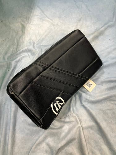 Black Junior Warrior Ritual G4 Goalie Blocker Regular (Used)