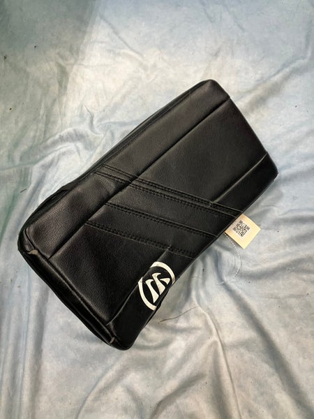 Black Junior Warrior Ritual G4 Goalie Blocker Regular (Used)