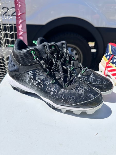 Men's Size M 8.5 (W 9.5) Adult Under Armour Baseball or Softball Cleats (Used)