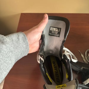 2023 Bauer Vapor Hyperlite 2 Hockey Skates Regular Width 7 (Used)