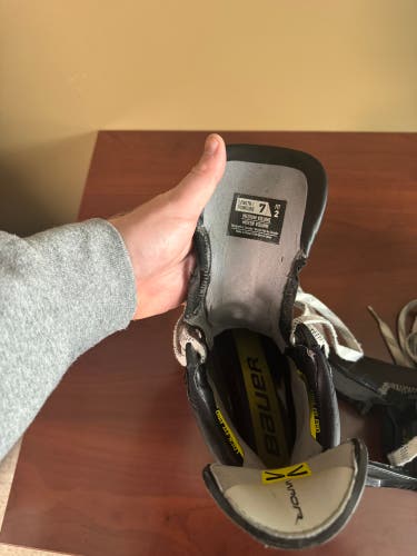 2023 Bauer Vapor Hyperlite 2 Hockey Skates Regular Width 7 (Used)