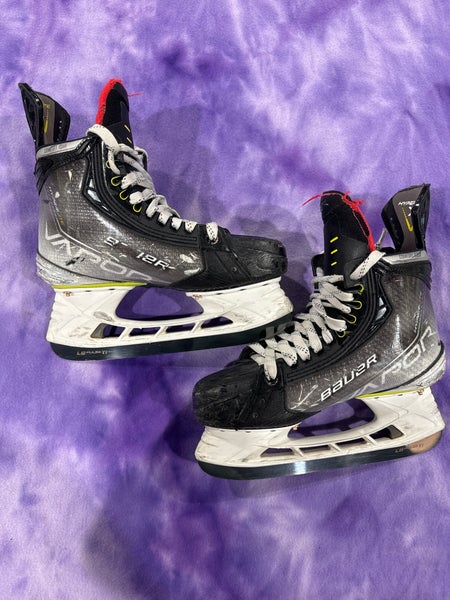Bauer Vapor Hyperlite Hockey Skates | Intermediate 5.5 Fit 3 (Used)