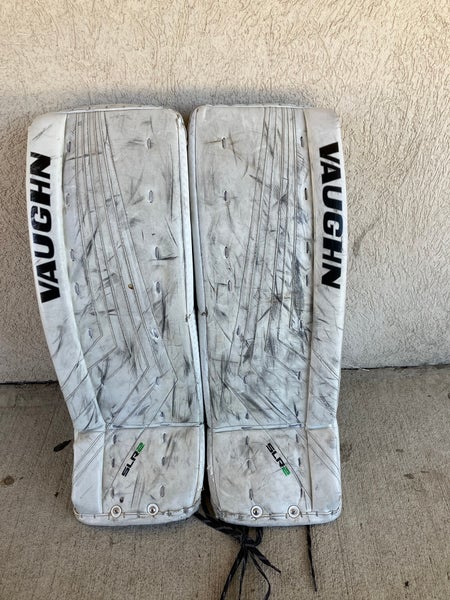 White 28" Junior Vaughn Ventus SLR2 Goalie Leg Pads (Used)