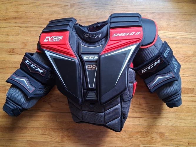 SR Medium CCM Extreme Flex Shield II Goalie Chest Protector (Used)